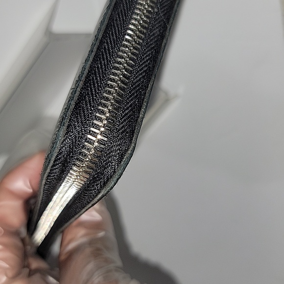 Louis Vuitton Epi Leather Zippy Wallet, Black - Picture 6 of 13